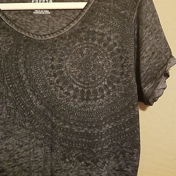 Free2B Gray T-Shirt Large - Picture 2 of 5